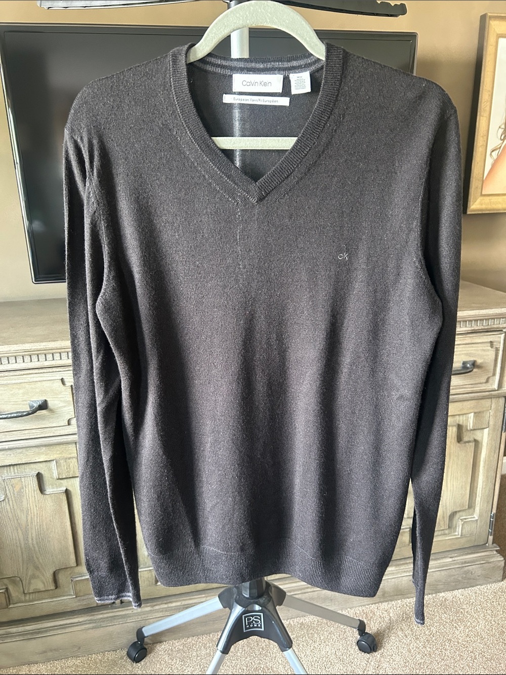 Calvin Klein Men's V-Neck Sweater in Black